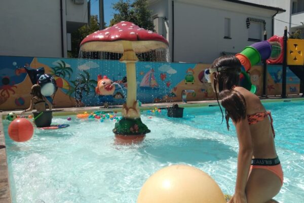 residence riccione con piscina